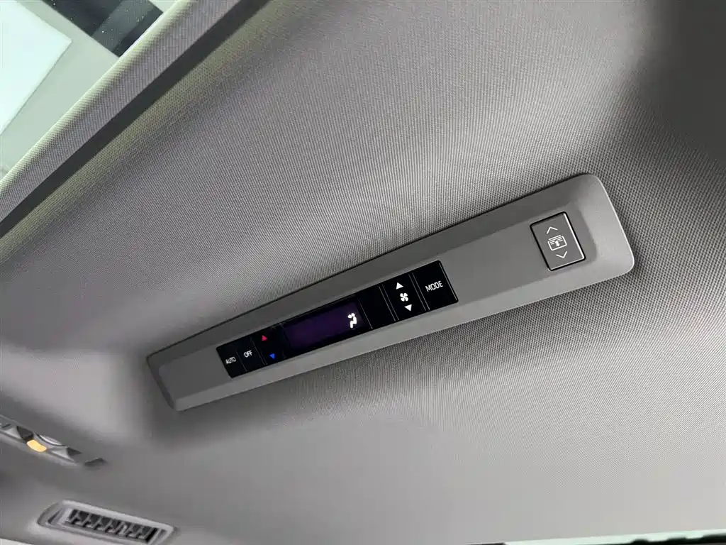 Toyota Granvia 2024 — фото 25