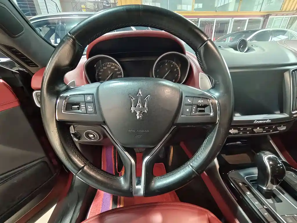 Maserati Levante 2017 — фото 9