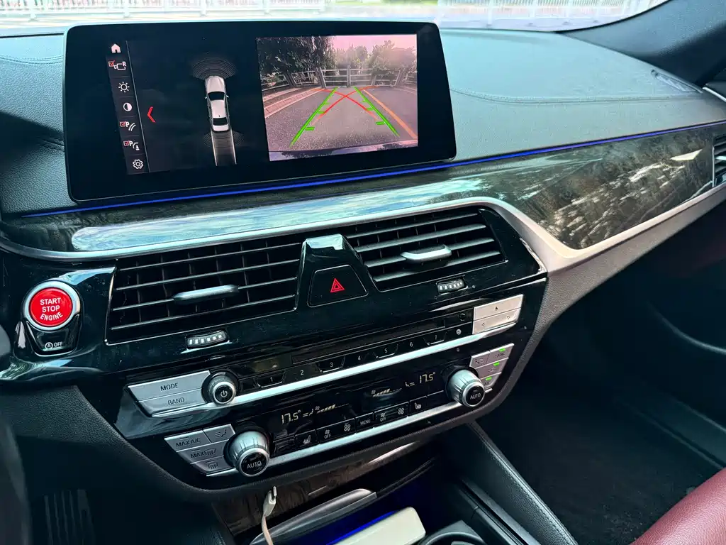 BMW 5 Series 2019 — фото 12