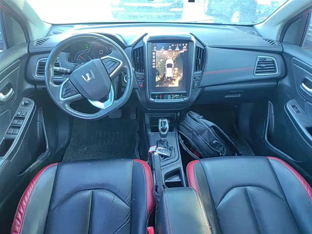 Luxgen U5 SUV 2018 — фото 10