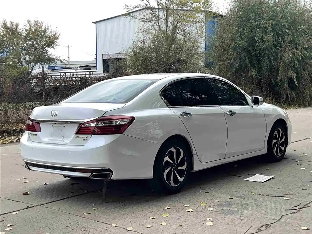 Honda Accord 2016 — фото 8