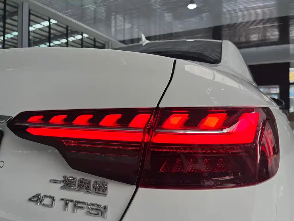 Audi A4L 2020 — фото 11