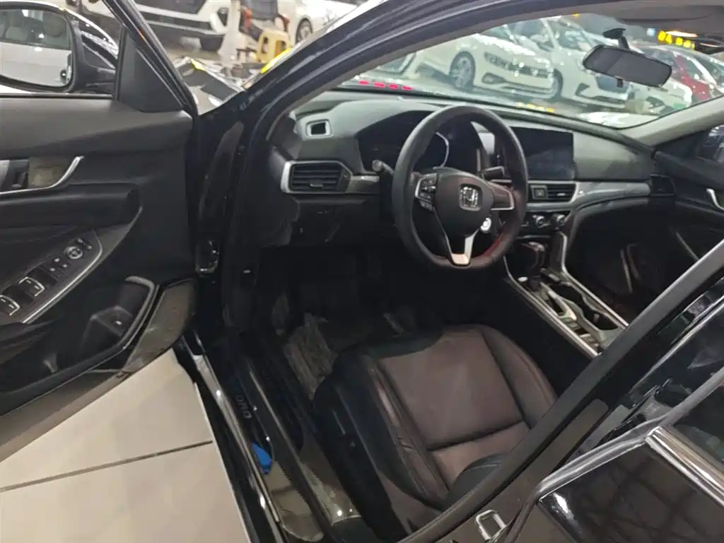 Honda Accord 2023 — фото 16