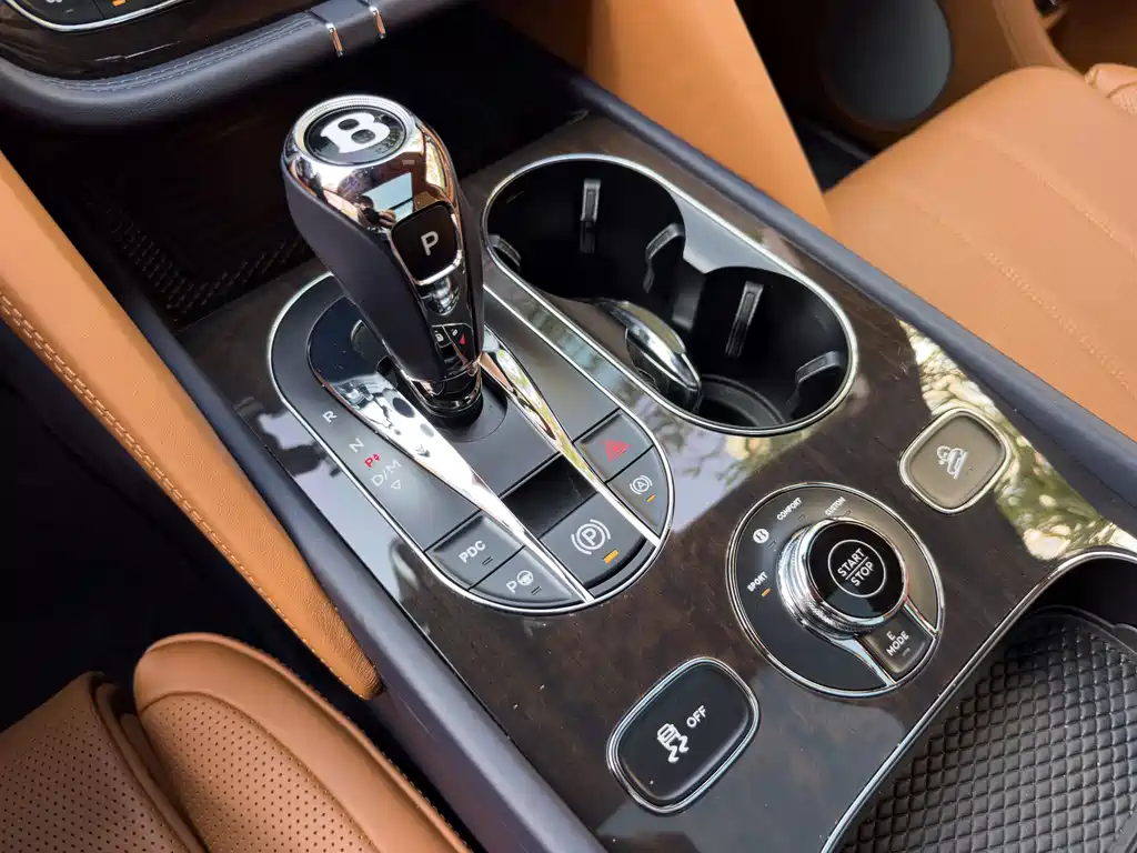 Bentley Bentayga PHEV 2023 — фото 14