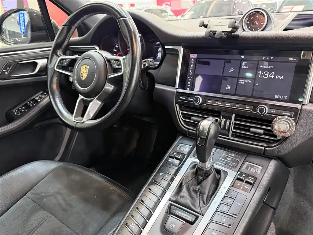 Porsche Macan 2019 — фото 8