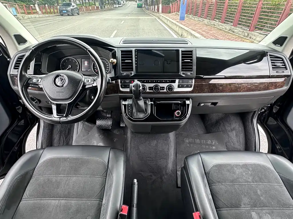Volkswagen Multivan 2018 — фото 13
