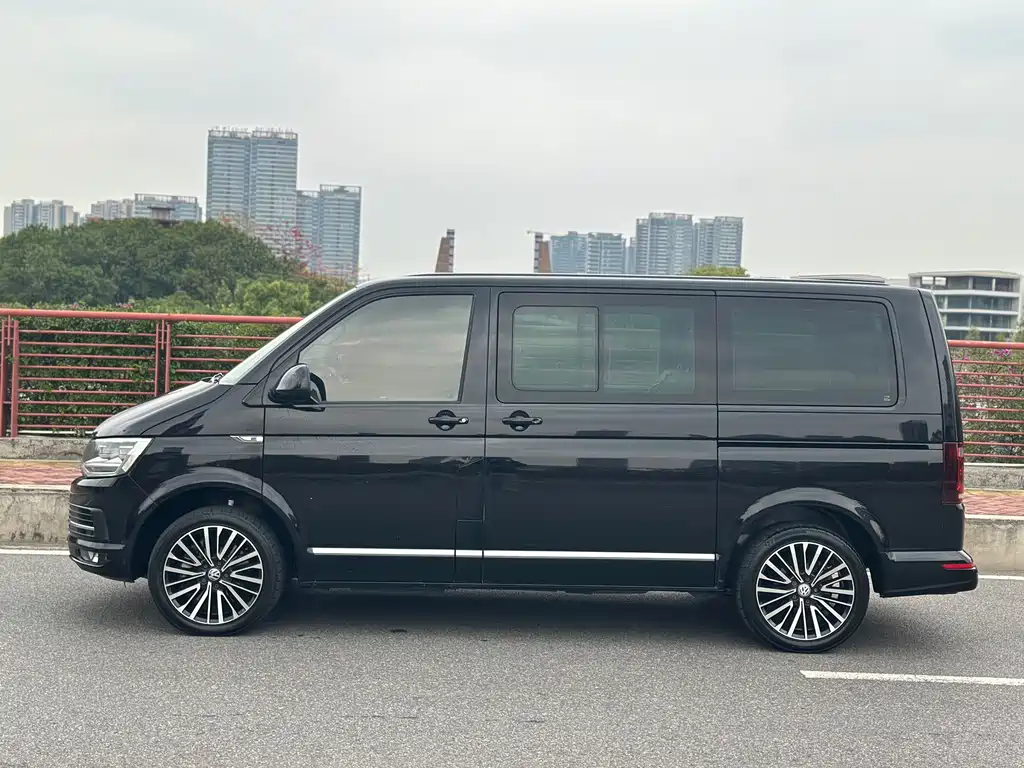 Volkswagen Multivan 2018 — фото 8