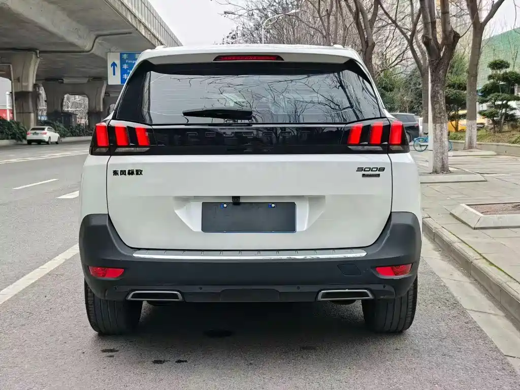 Peugeot 5008 2023 — фото 8