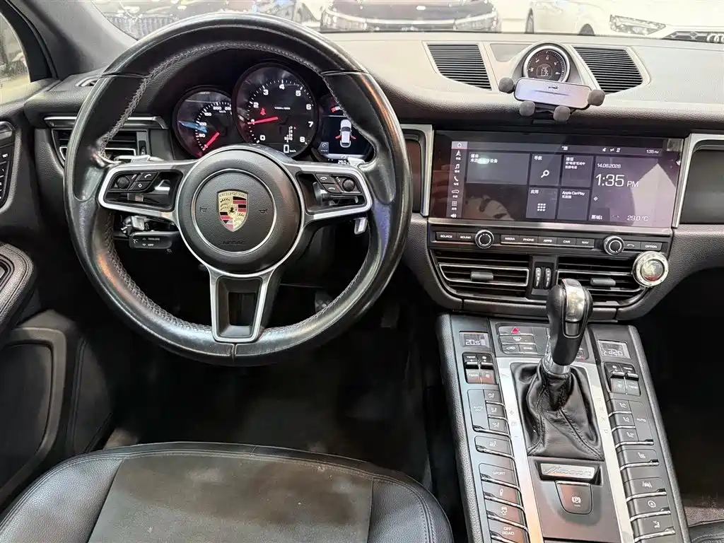 Porsche Macan 2019 — фото 10