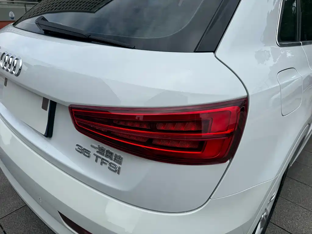 Audi Q3 2017 — фото 39