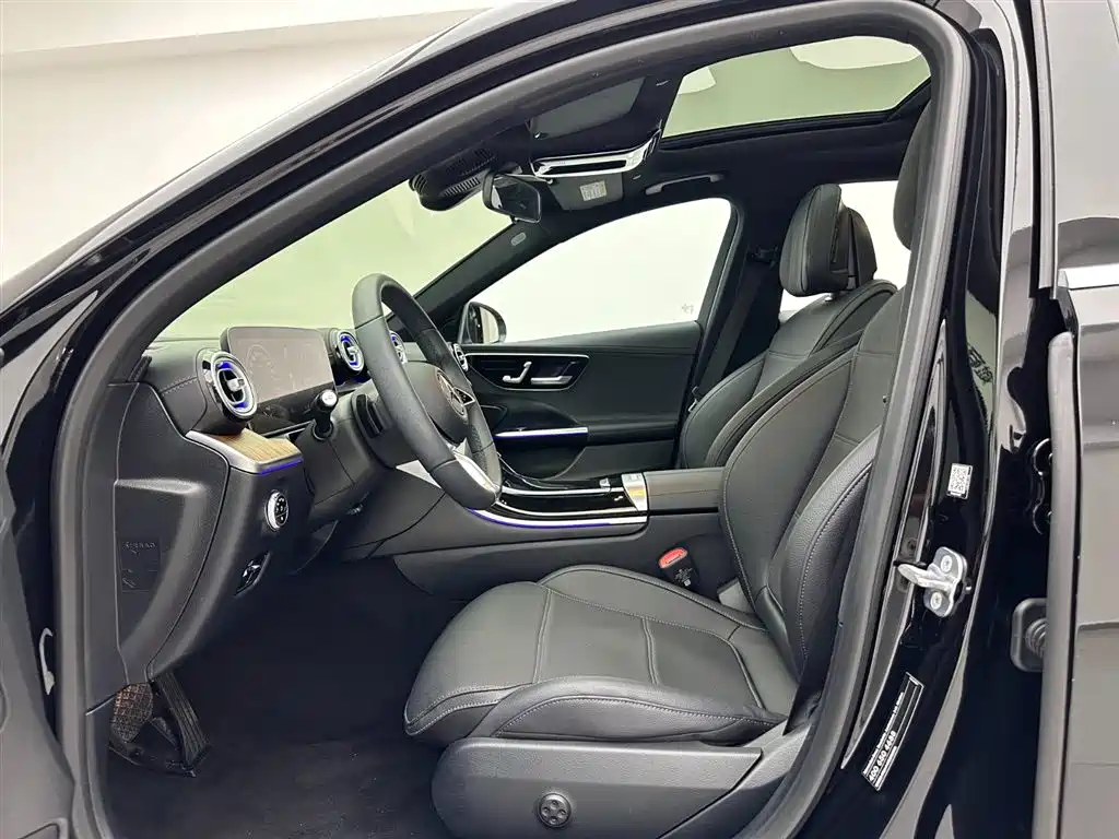 Mercedes-Benz C-Class 2024 — фото 18