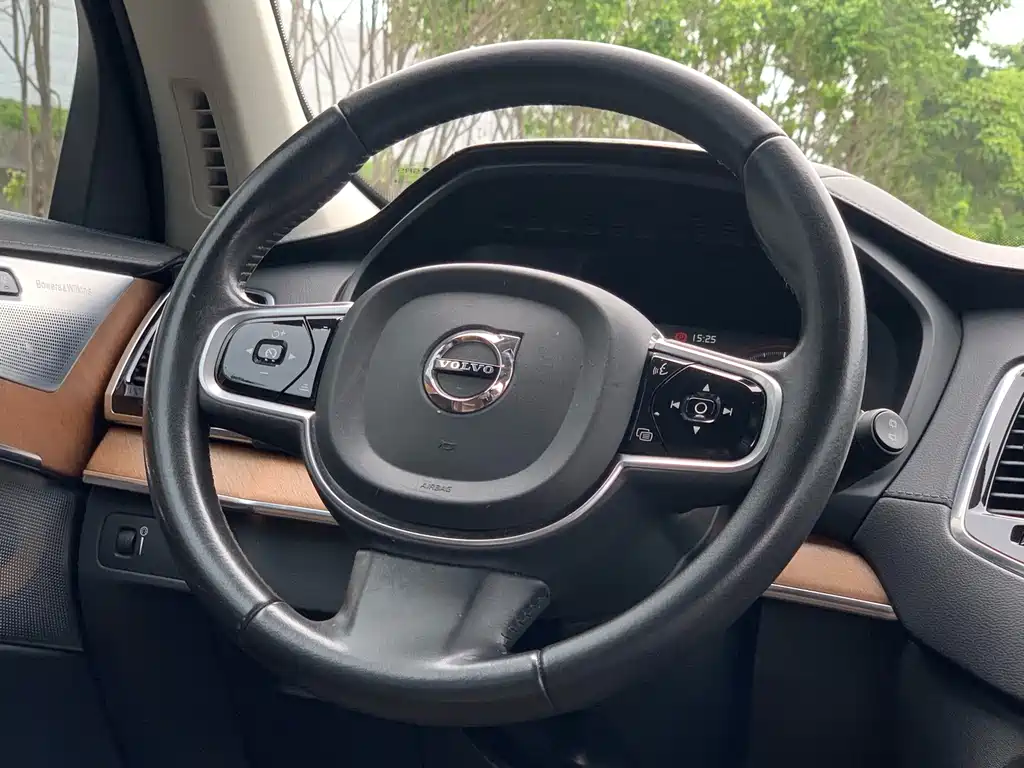 Volvo XC90 2017 — фото 18