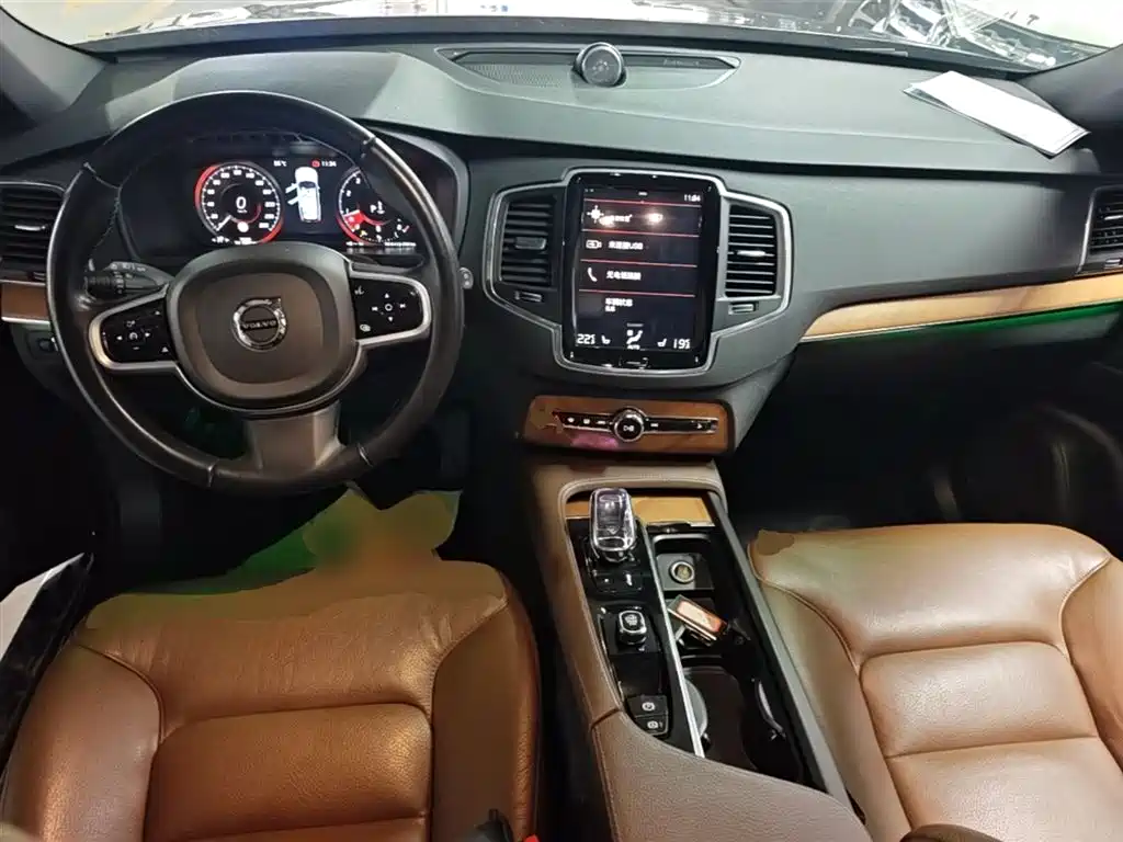 Volvo XC90 2022 — фото 10