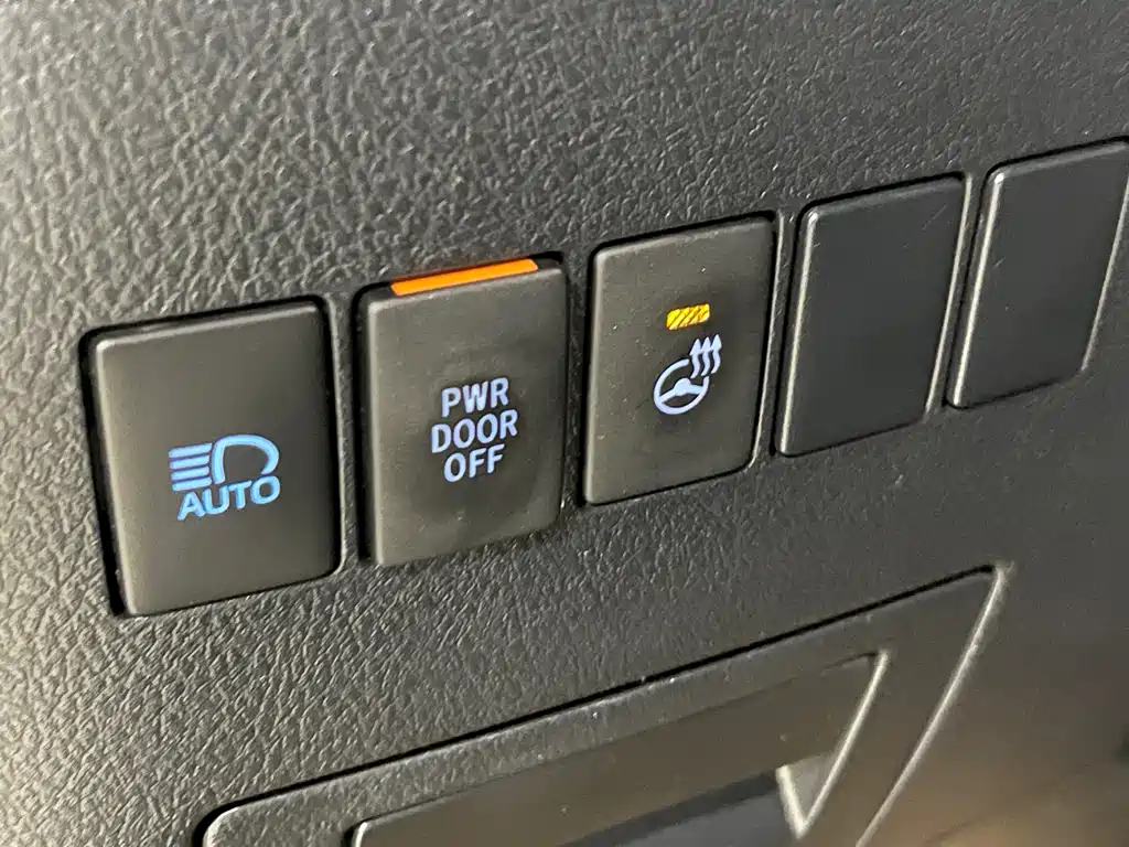 Toyota Vellfire 2023 — фото 8