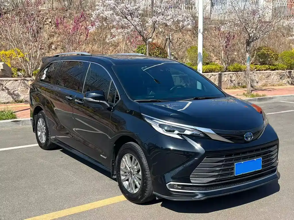 Toyota Sienna 2022 — фото 3