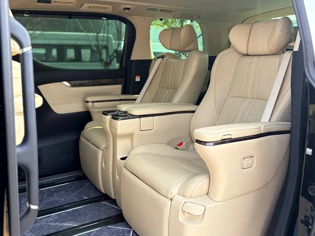 Toyota Alphard 2022 — фото 12