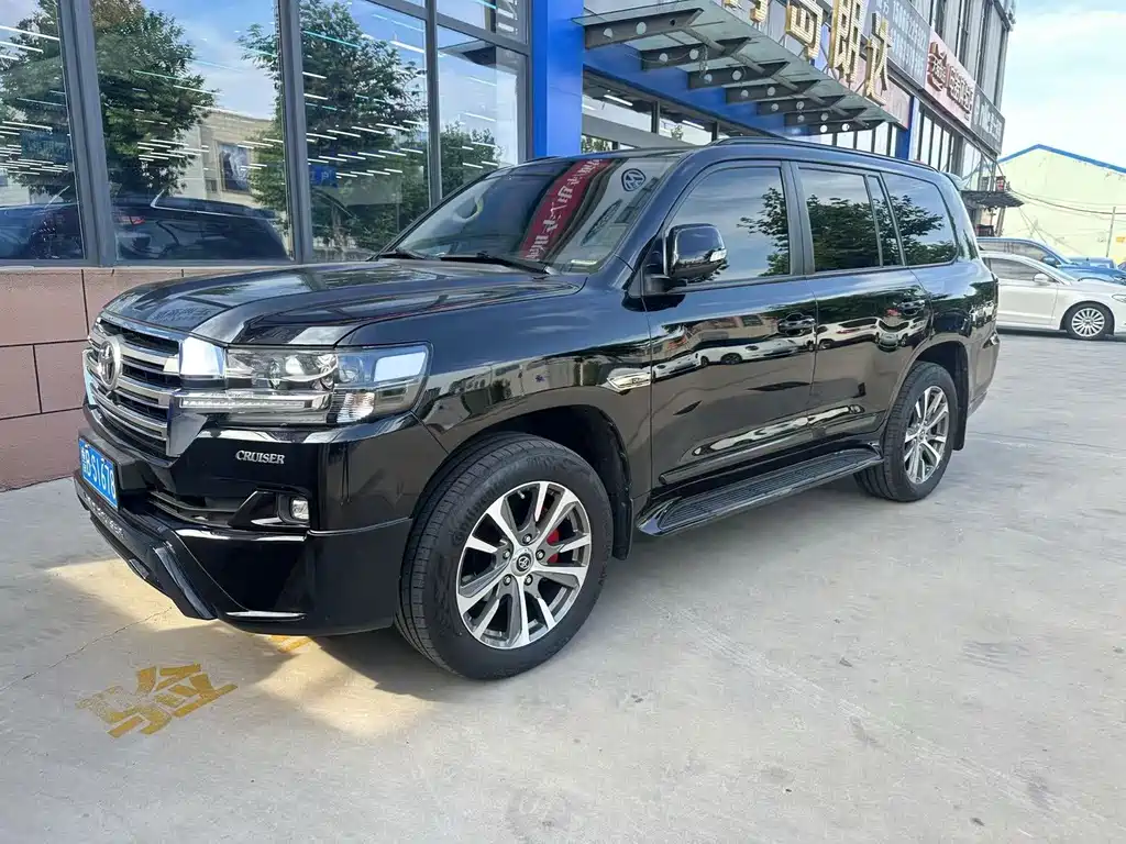 Toyota Land Cruiser 2019 — фото 1