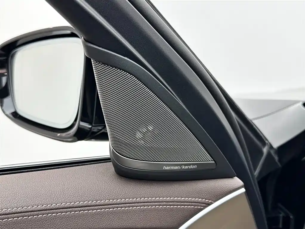 BMW 5 Series 2021 — фото 16