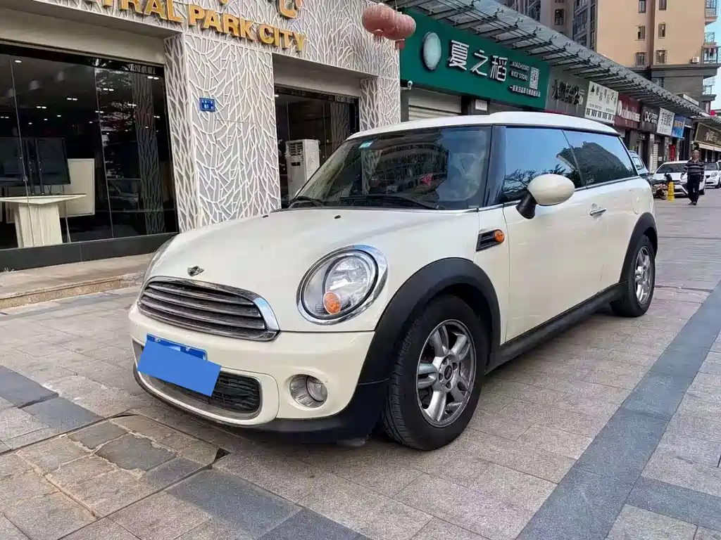 MINI Clubman 2012