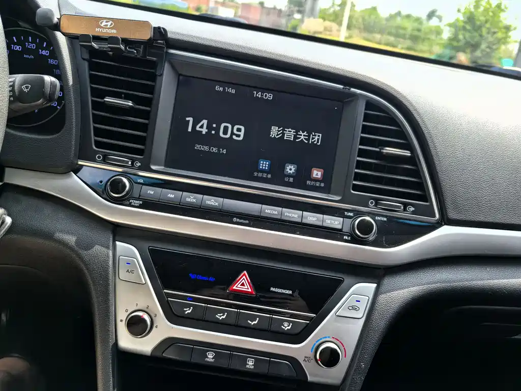 Hyundai Elantra 2016 — фото 10