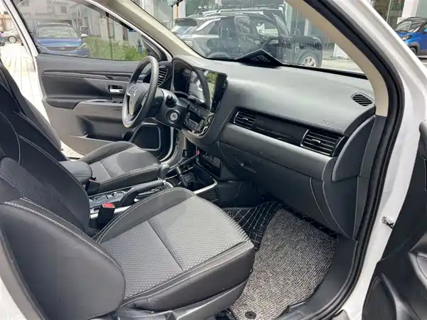Mitsubishi Outlander 2021