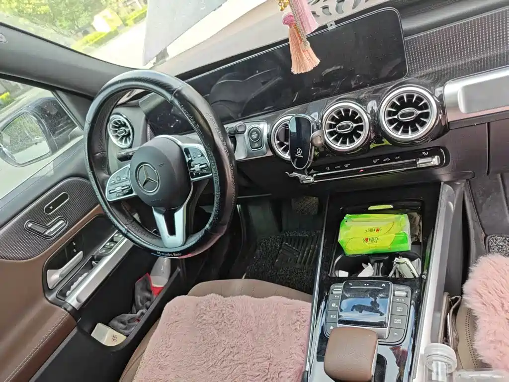 Mercedes-Benz GLB 2023