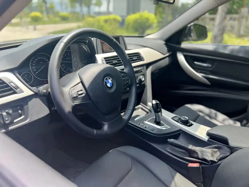 BMW 3 Series 2015 — фото 14
