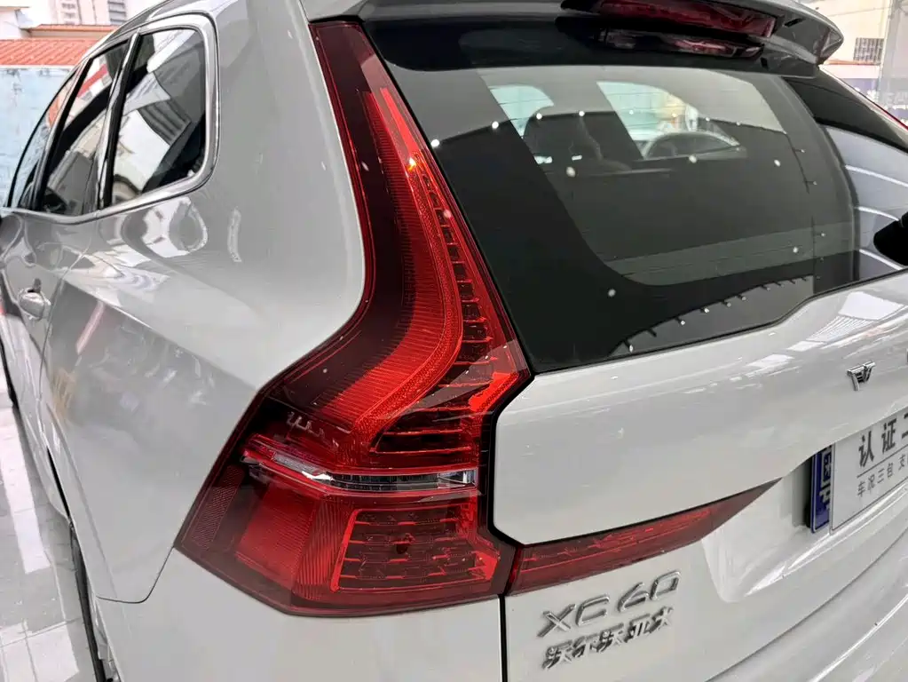 Volvo XC60 2018 — фото 25