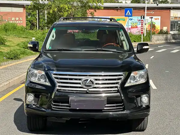 Lexus LX 2011