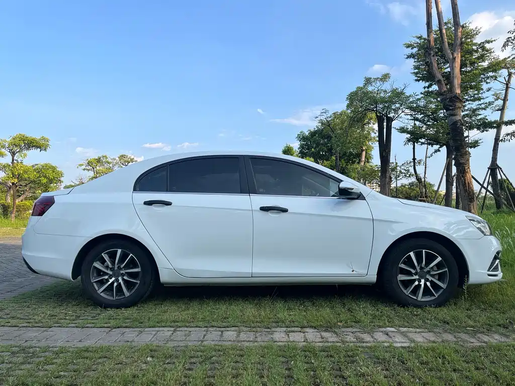 Geely Emgrand 2020 — фото 14