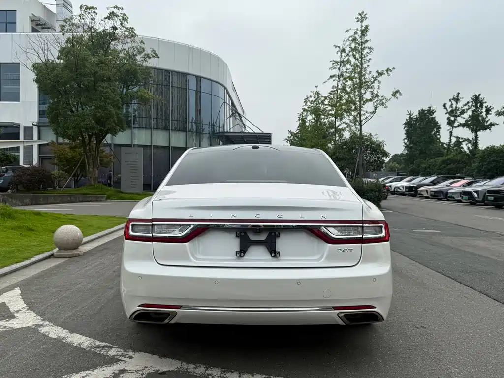 Lincoln Continental 2018 — фото 13