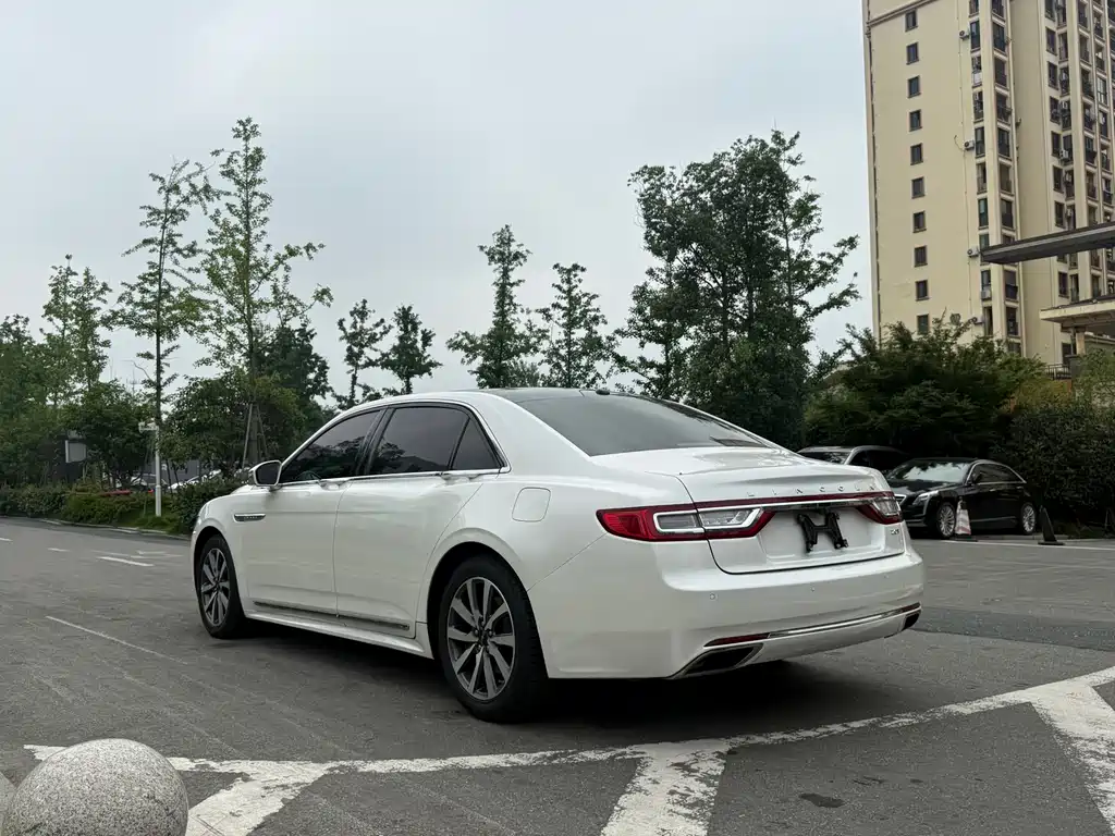 Lincoln Continental 2018 — фото 14