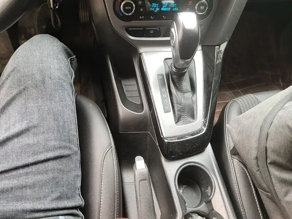 Ford Focus 2015 — фото 14