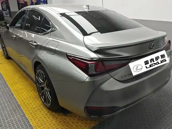 Lexus ES 2022