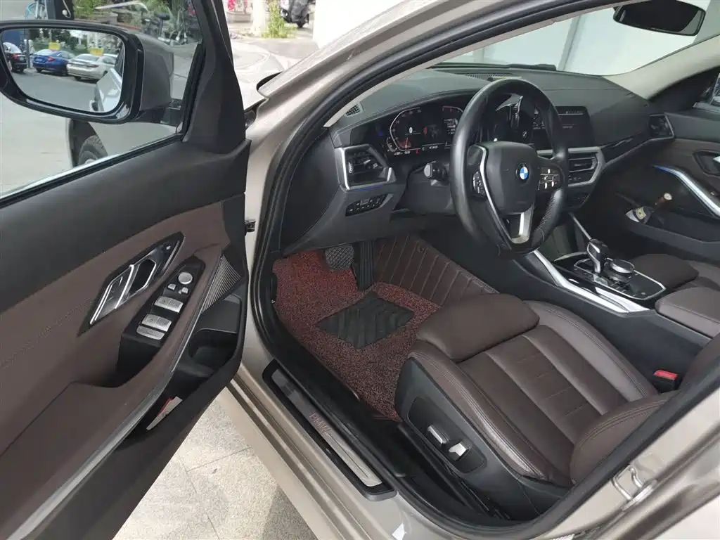 BMW 3 Series 2019 — фото 16
