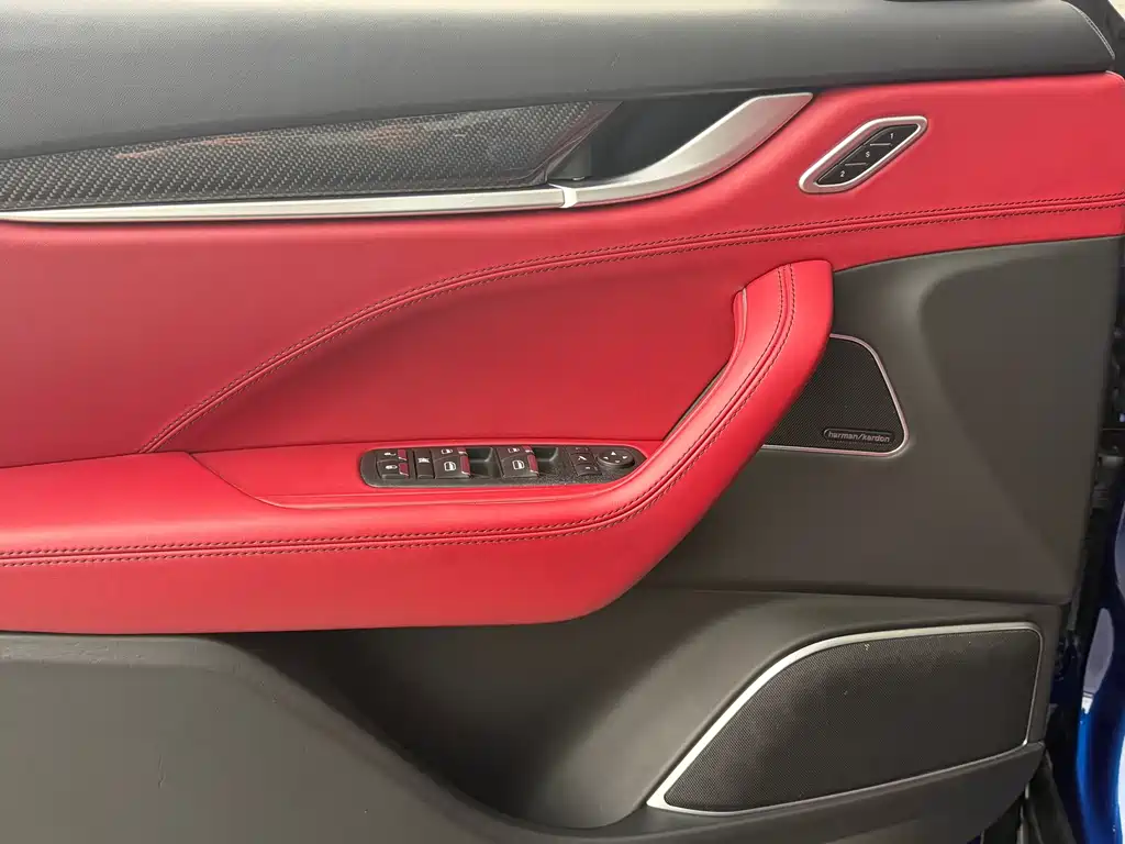 Maserati Levante 2017 — фото 10