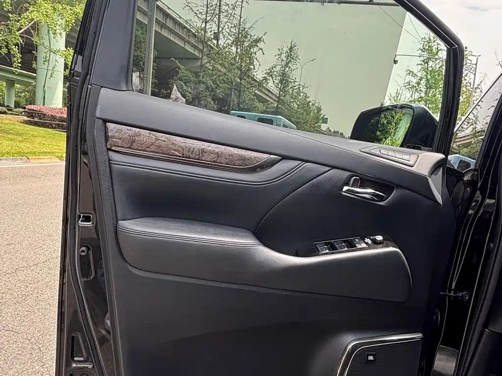 Toyota Alphard 2022 — фото 5