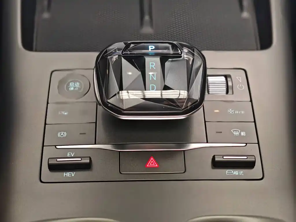 BYD Qin PLUS 2025 — фото 11