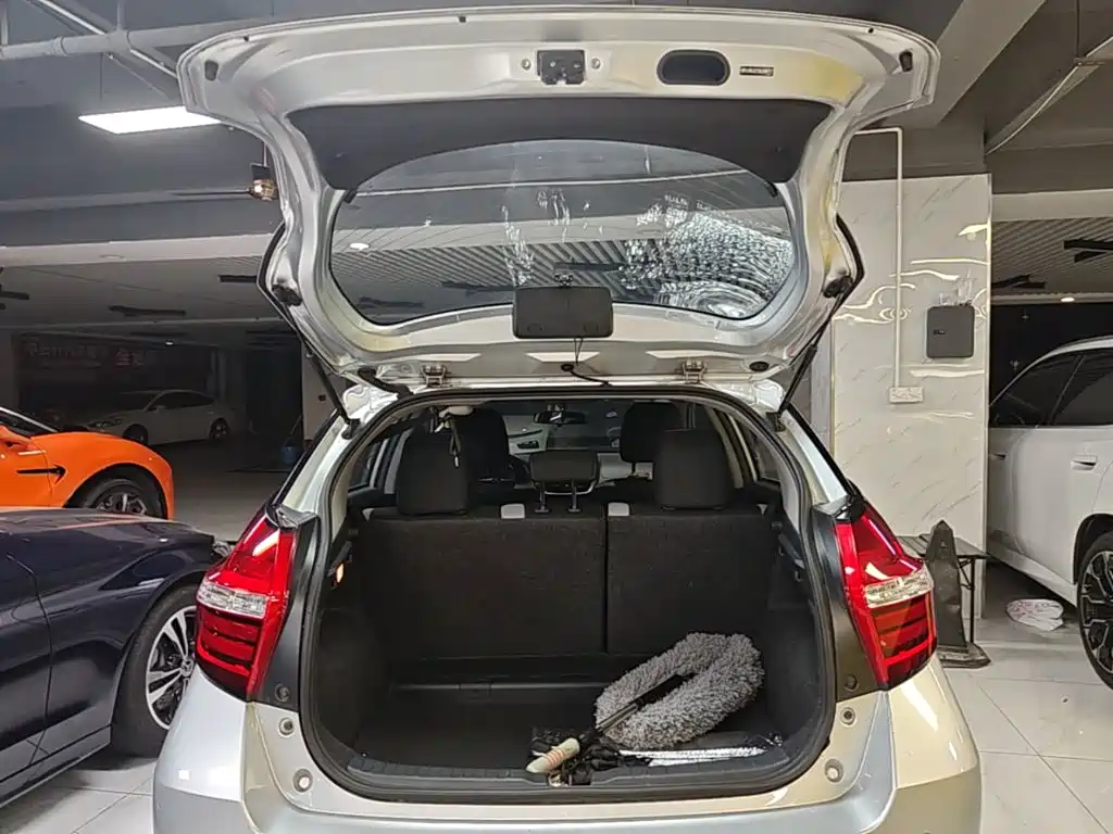 Toyota Yaris L 2020 — фото 19