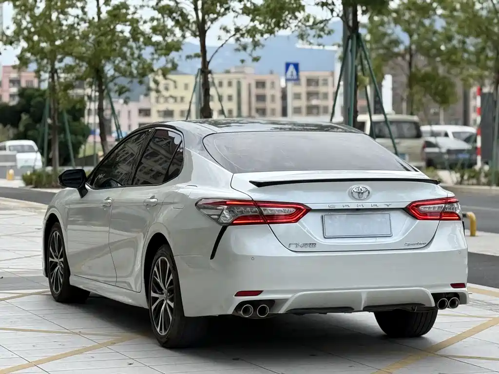 Toyota Camry 2020 — фото 17