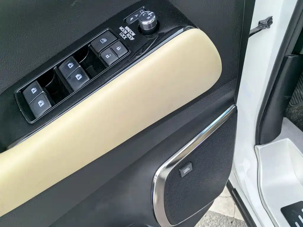 Toyota Alphard 2020 — фото 10