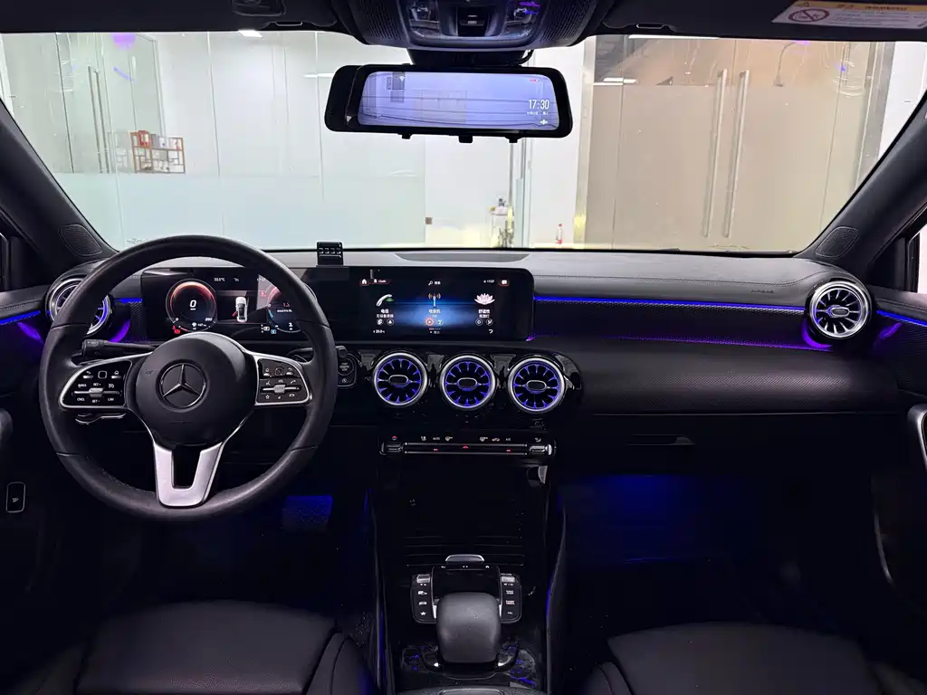 Mercedes-Benz A-Class 2022 — фото 17