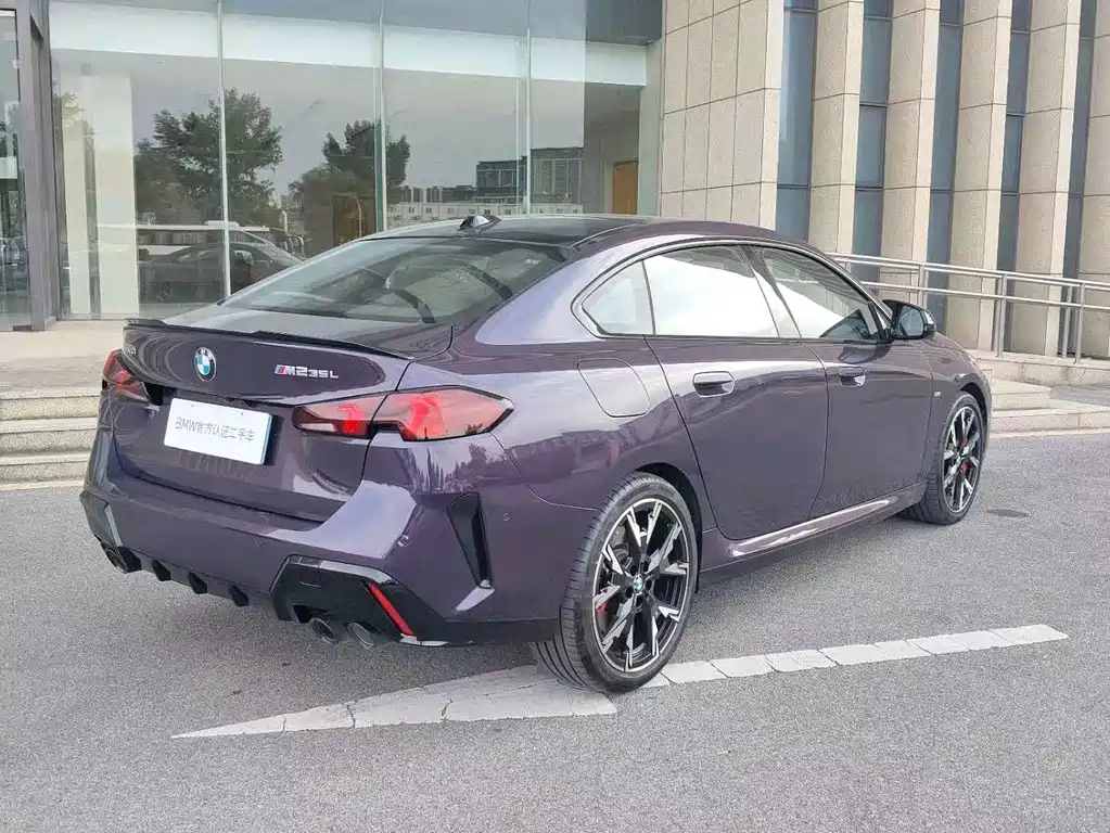 BMW M235L 2025