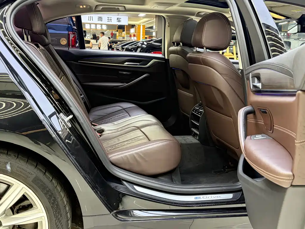 BMW 5 Series New Energy 2018 — фото 16