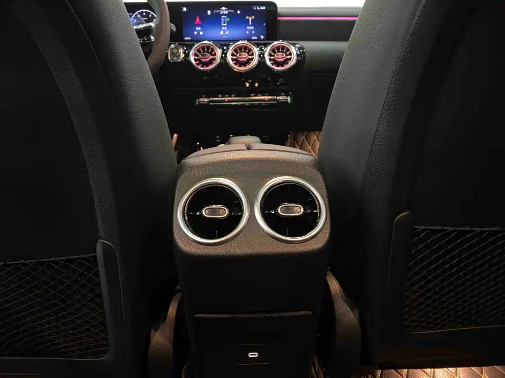 Mercedes-Benz A-Class 2023 — фото 18