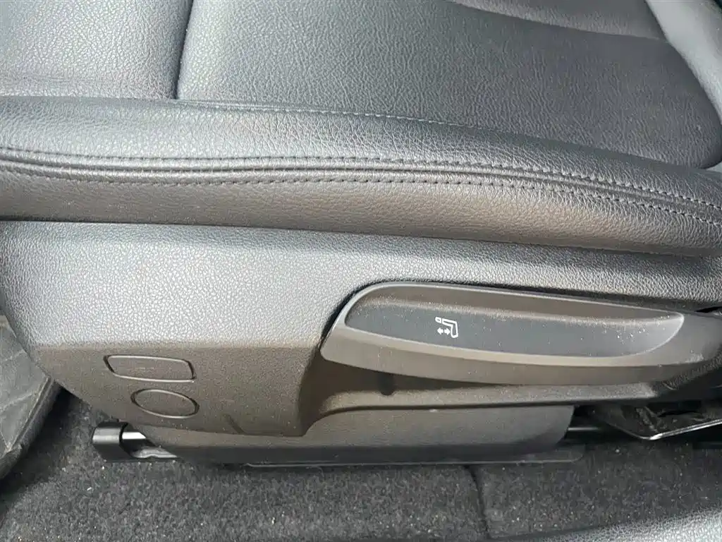 BMW 1 Series 2021 — фото 10