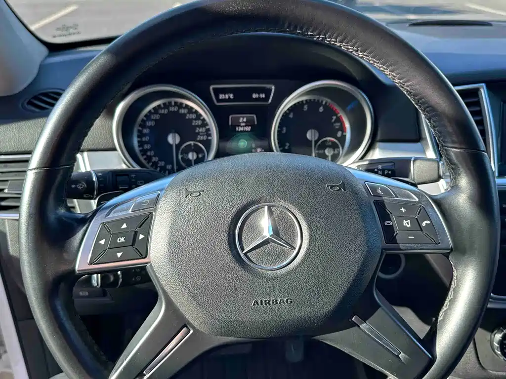 Mercedes-Benz M-Class 2014 — фото 14
