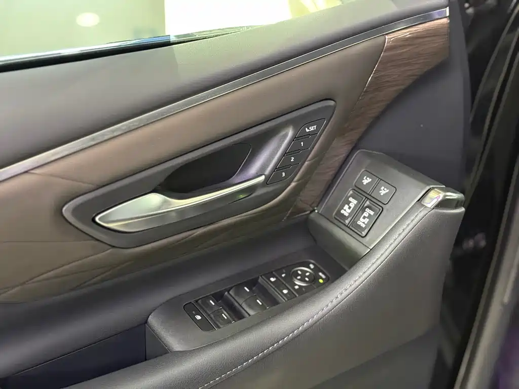 Toyota Alphard 2024 — фото 9