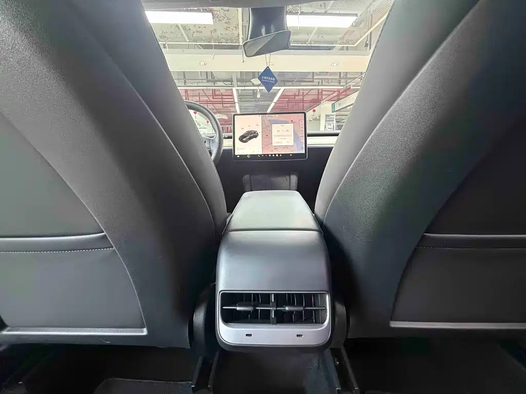 Tesla Model Y 2022 — фото 13