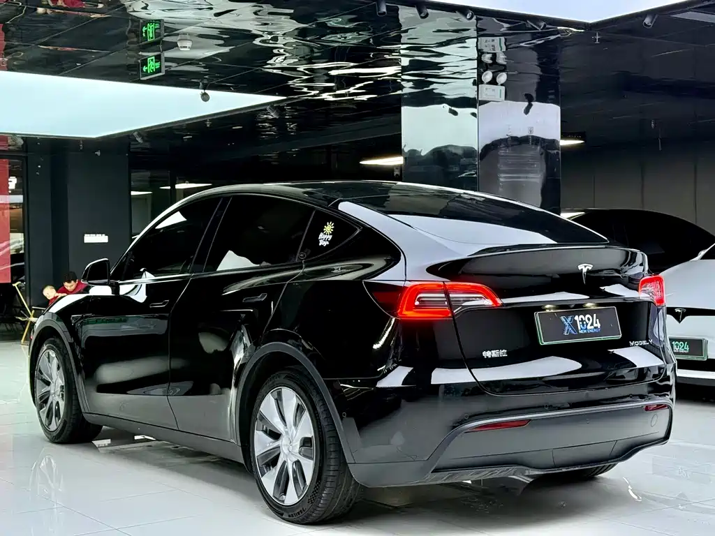 Tesla Model Y 2022 — фото 13